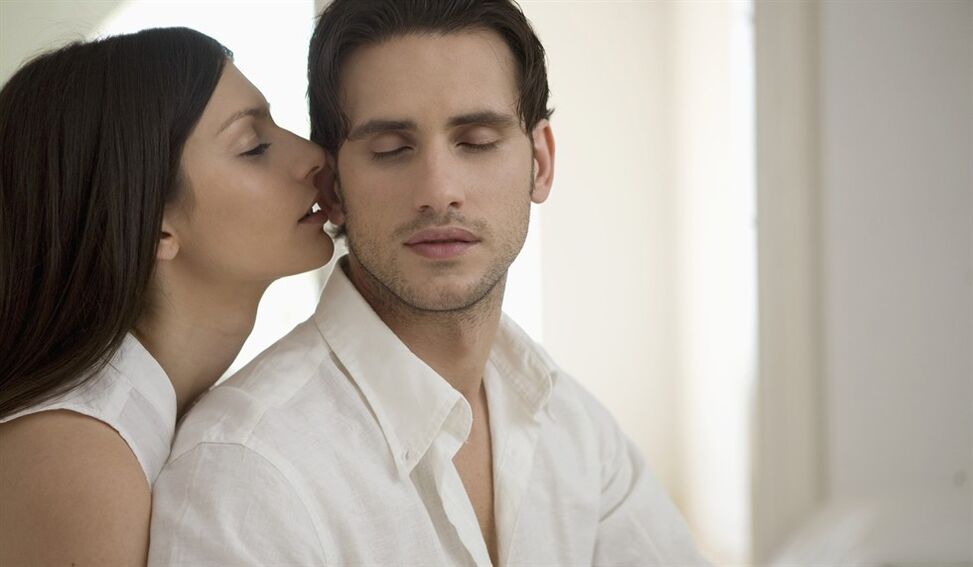 La donna eccita l'uomo